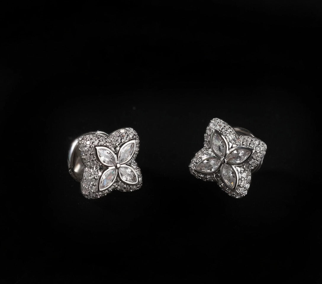 White Flour Leaf Clover Earrings