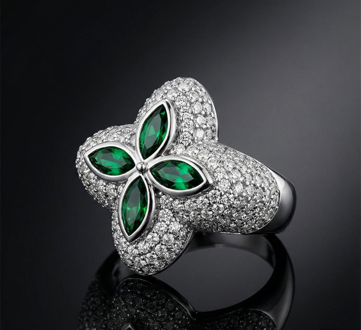 Flour Leaf Clover Ring